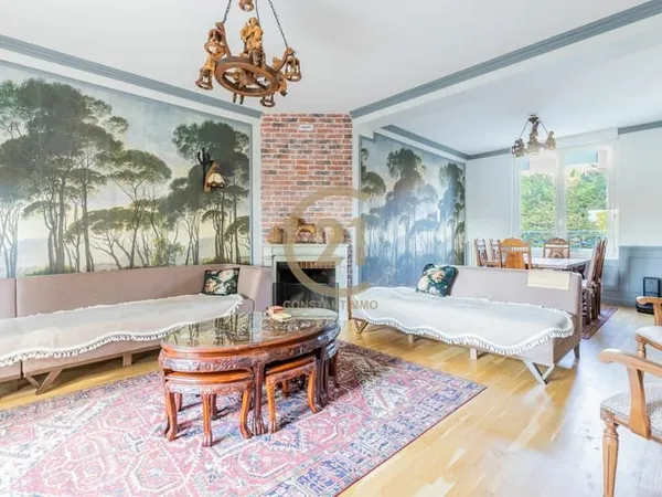 Maison 9 pièces 265 m²