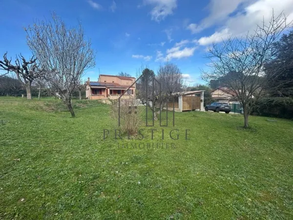 T6 familiale avec piscine sur terrain de 2 195 m²