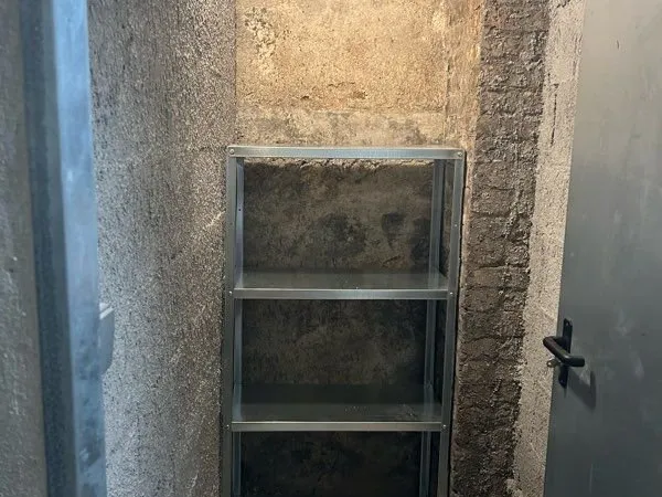 Cave 2m2 sèche et rénovée métro Dupleix