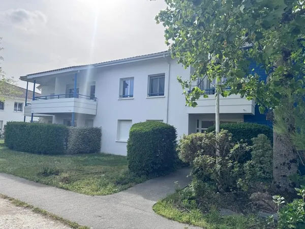 EXCLUSIVITÉ Charmant T2 avec balcon plein sud, piscine et