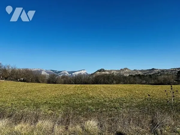 Terrain 768 m²