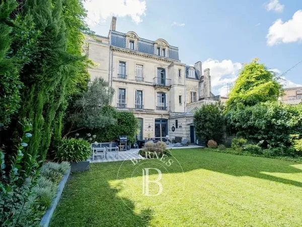 Bordeaux Jardin Public - Hôtel particulier de 390 m² - Jardin - Cave - Parkings