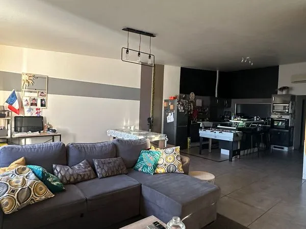 Ensemble mixte - Appartement + Local commercial - Aigues-Mortes
