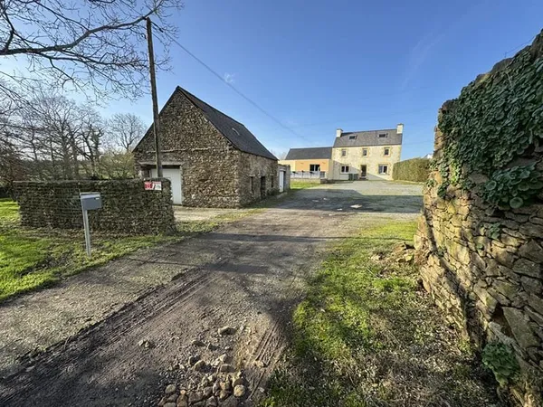 A VENDRE Maison proche LANDIVISIAU 8 pièces 150 m2
