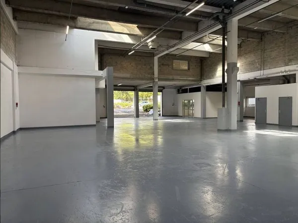 Local d'activité 3739 m²