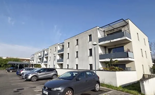 Appartement T3 avec balcon et deux places de parkings à Méri