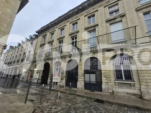 Local commercial 640 m²