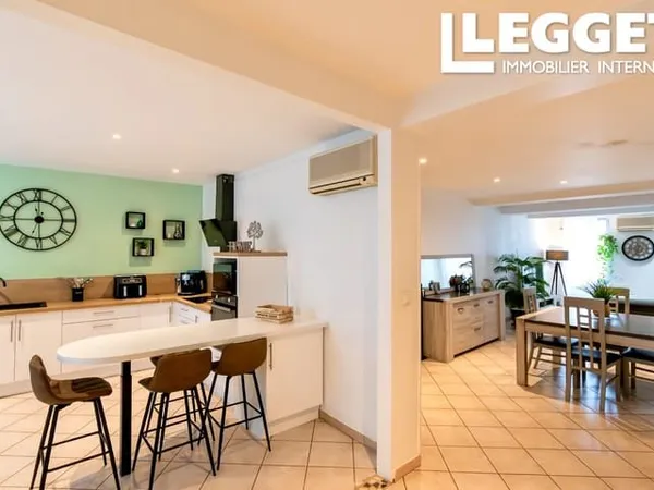 Maison bourgeoise au coeur du village, beaux volumes, suite parentale, 3 chambres + SDB, toit-terras