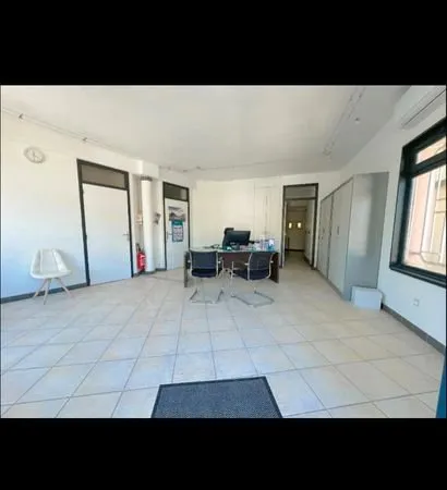 Local commercial / bureaux