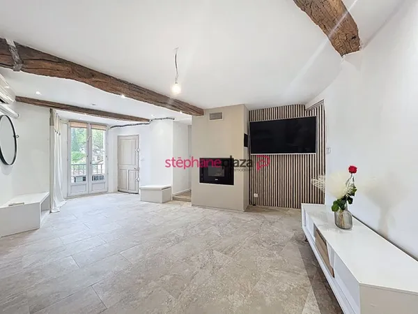 COUP DE COEUR ! Bel appartement rénové 3 pièces 85m2 à Seillans !