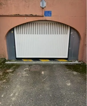 Garage box fermé 12m² - Quartier Firmis - Accès sécurisé
