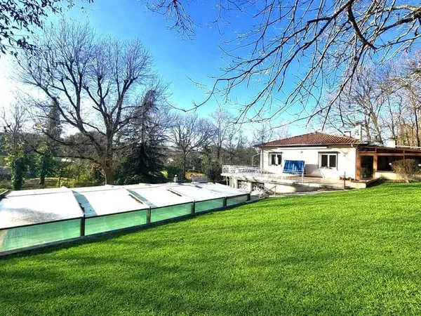 Maison familiale T4 complétée par un studio en rez-de-chaussé