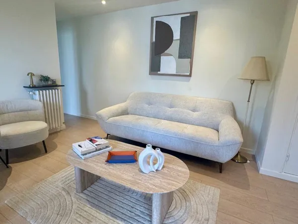 CANNES BASSE CALIFORNIE T3 RENOVE AVEC TERRASSE