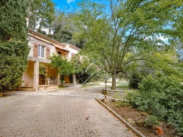 Draguignan villa traditionnelle avec vue panoramique