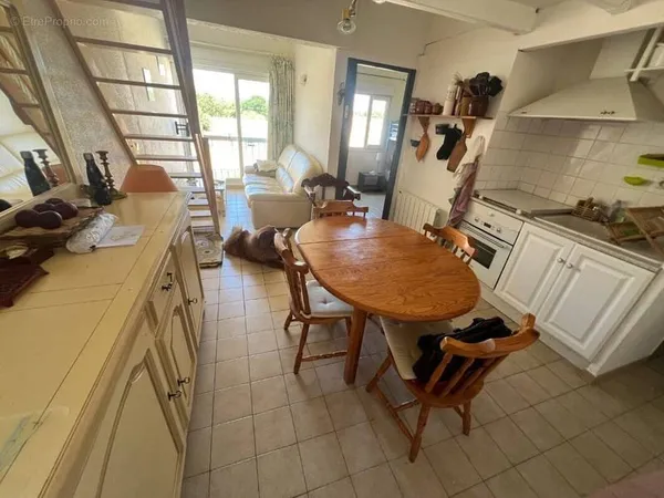 Appt T3 sur 40m² à 400m de la plage dans une résidence calme et avec des frais réduits.
