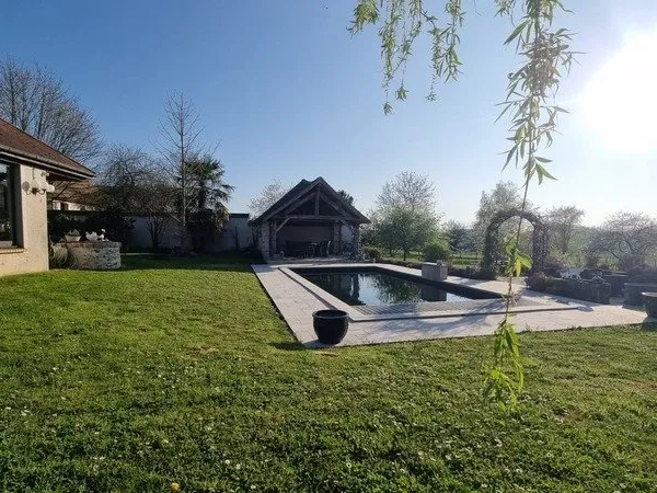 COULOMMIERS à 10 km - Longère briarde de 10 pièces sur une parcelle de 8700 m²