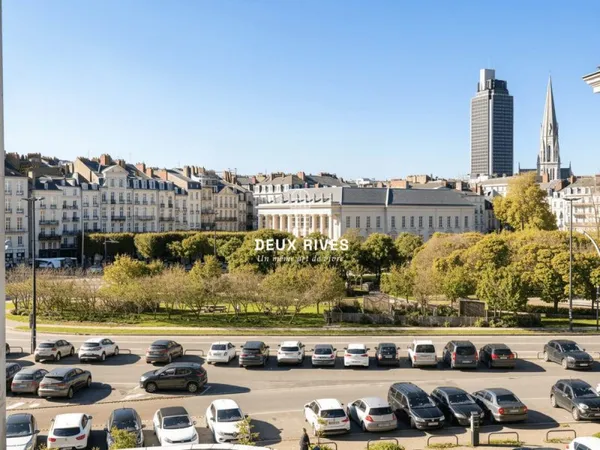 Beau T2 hyper centre avec ascenseur de 61m2 possible t3