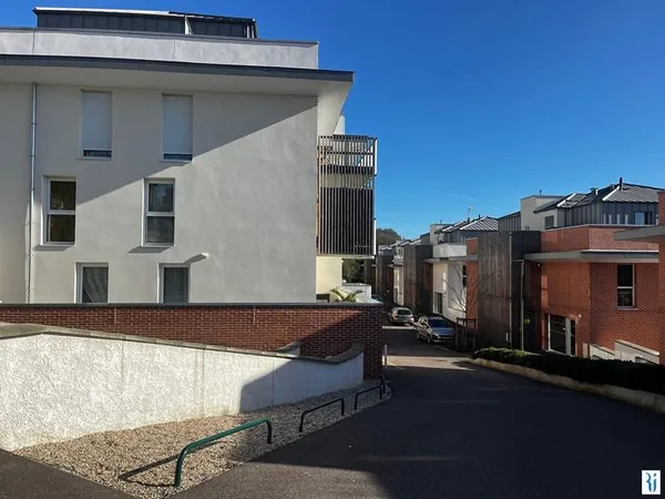 A LOUER F2 ROUEN ROUTE DE BONSECOURS (76000)