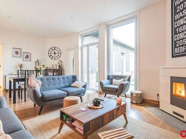 Maison 7 pièces 240 m²