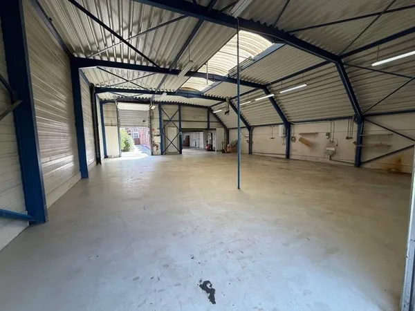 Entrepôt 350 m²