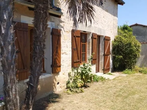 Location Saint Julien l'Ars maison familiale