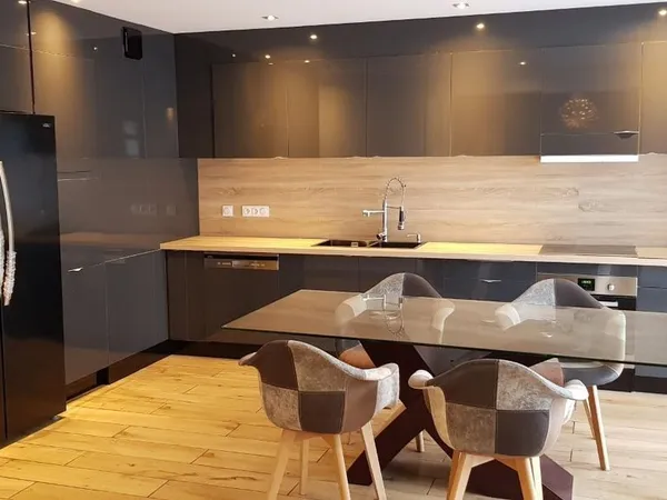 APPARTEMENT 95 m2, 4 PIECES, AU CALME