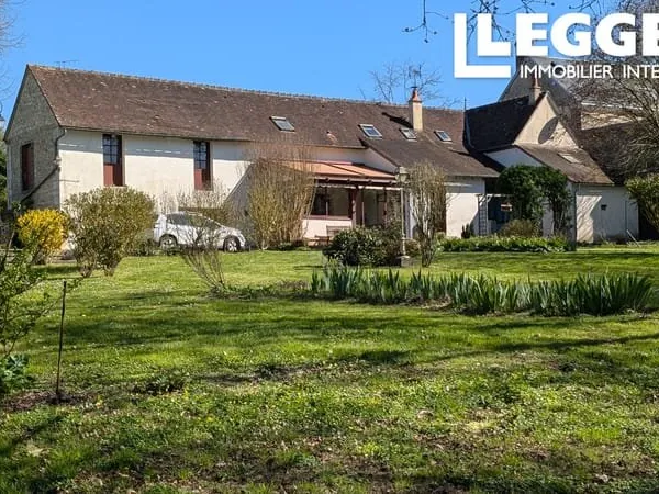 Boissy Maugis, en plein coeur du Perche , maison de village ( ancienne café) terrain bord de rivière
