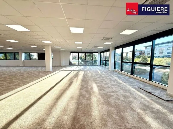 Bureaux 737 m²