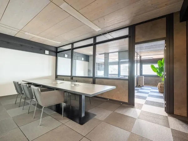 Bureau de 60 m² à louer avec parking
