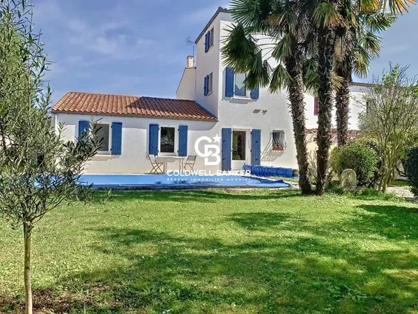 Charmante maison avec jardin paysagé et piscine