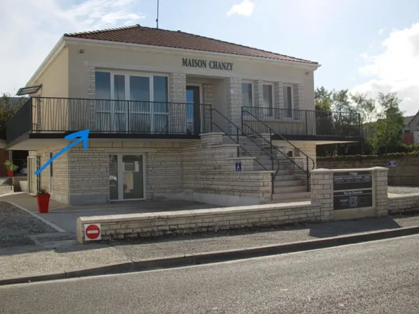 Bureau et espace de travail Location Jonzac  19m² 465€