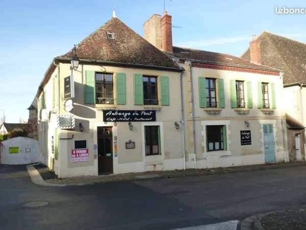 Ancienne auberge en foret de troncais
