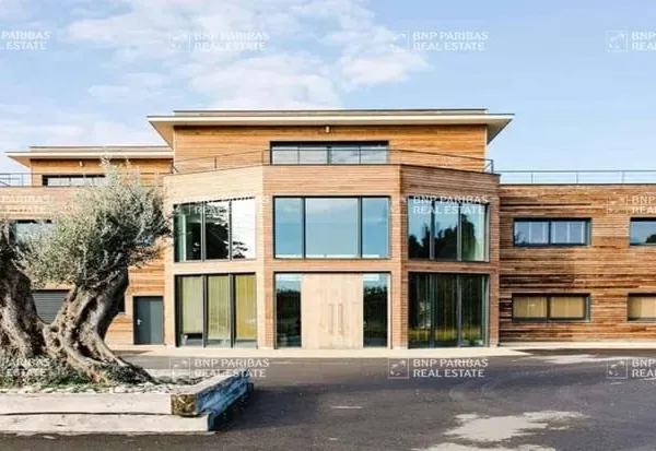 Bureaux 1671 m²