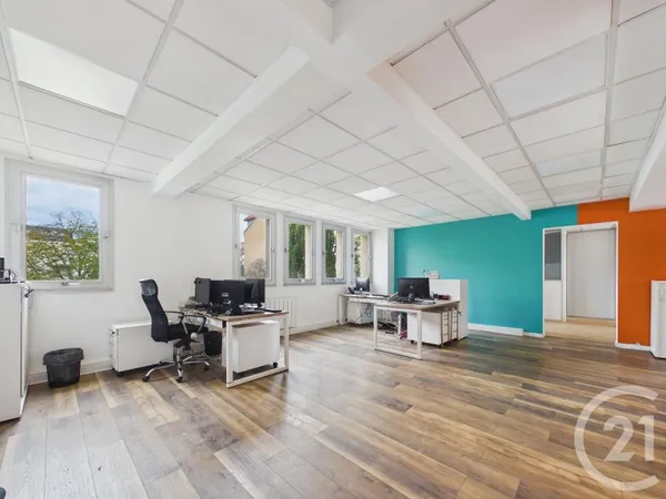Bureaux 1 pièce 145 m²