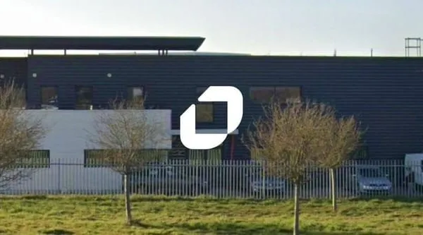 Local d'activité 1148 m²