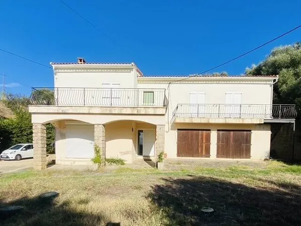 Maison 13 pièces 223 m²