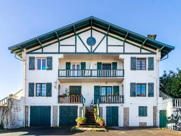 Appartement type 3 pièces avec beaucoup de charme à côté du