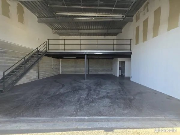 Location dépôt 149m²