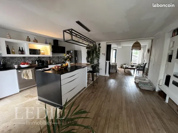 Maison 5 pièces 227 m²