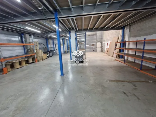 Immeuble industriel 374 m²