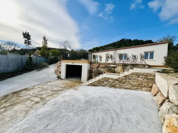 Vente villa plain-pied T4 sur 782m2 avec vue et garage