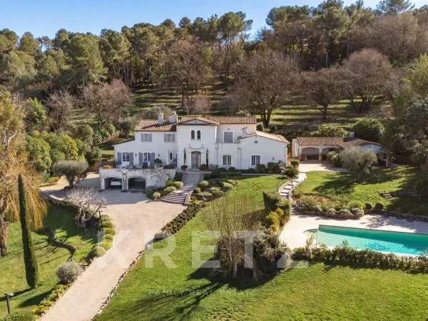 Maison de Maitre avec dépendance VALBONNE