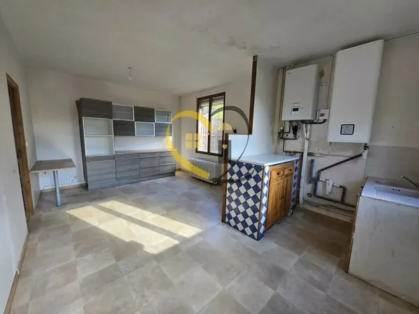 À VENDRE - Maison spacieuse de 226 m² avec 7 chambres à Henrichemont (18250)