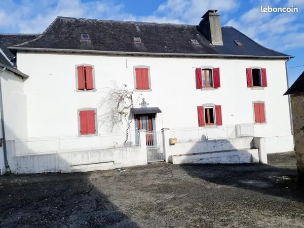 A saisir, le charme, le calme, la tranquilité d'une ferme de 22h50 et maison à vendre au Pays Basque