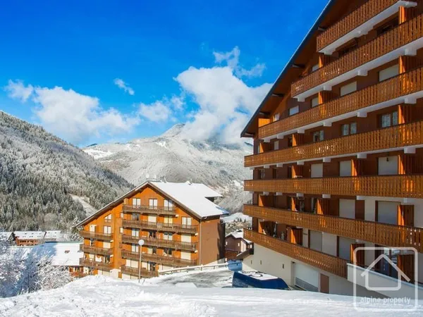 Appartement avec vue directe sur les pistes, avec 2 chambres et 2 salles de bain, et un garage fermé