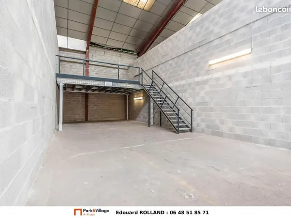 Local industriel 115 m²