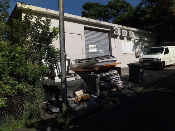 Local commercial 220 m²
