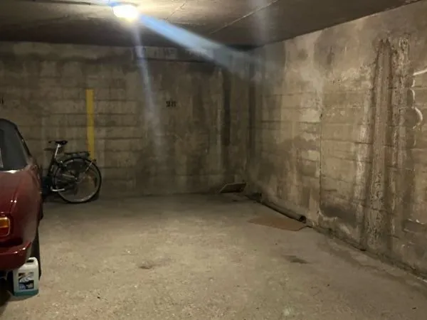 Parking à Louer Botzaris Jourdain