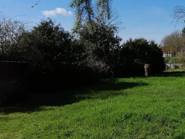 NEVERS Montots Terrain à bâtir