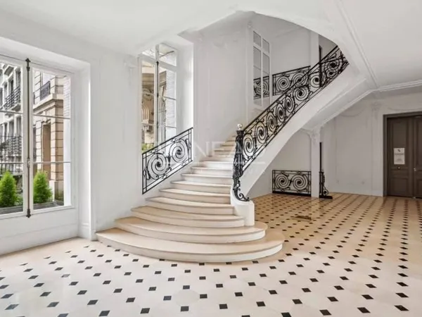 Appartement 7 pièces 212 m²